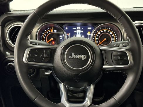Used 2023 Jeep Gladiator Overland image 3