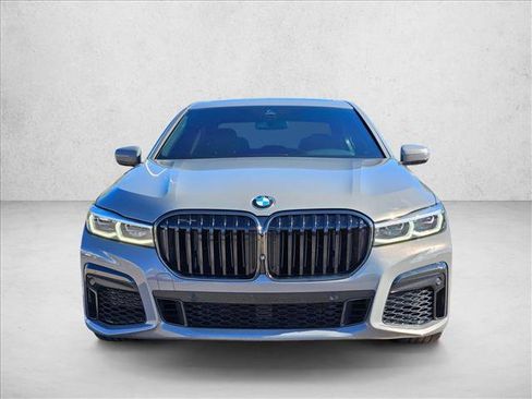 Used 2022 BMW 740i w/ M Sport Package image 2