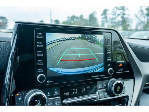 Used 2022 Toyota Highlander XLE image 25