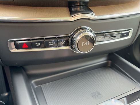 New 2026 Volvo XC60 B5 Plus w/ Climate Package image 18