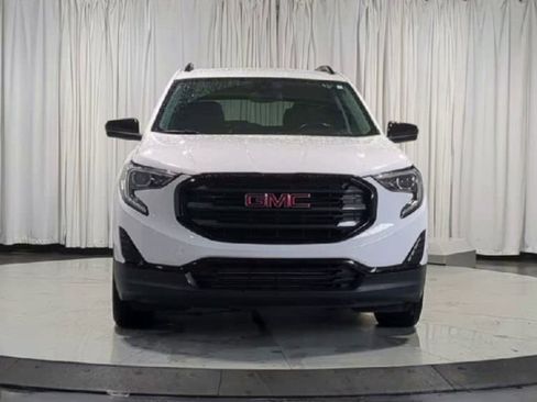 Used 2020 GMC Terrain SLE w/ Driver Convenience Package FWD image 3