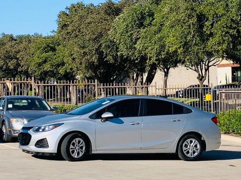 Used 2019 Chevrolet Cruze LS 4dr Sedan CVT image 5
