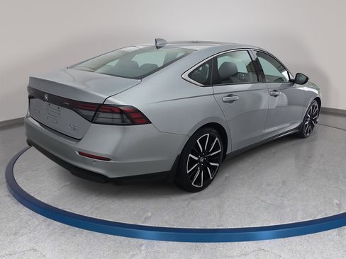 Used 2023 Honda Accord Touring image 5