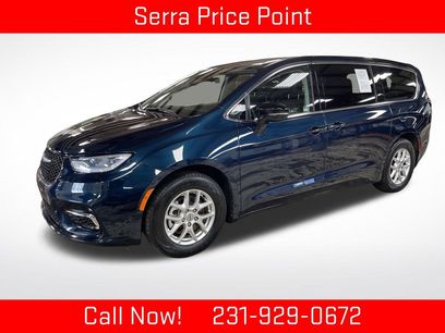 Used 2024 Chrysler Pacifica Touring-L