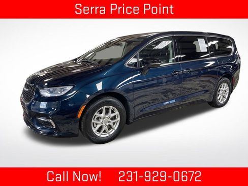 Used 2024 Chrysler Pacifica Touring-L FWD image 1