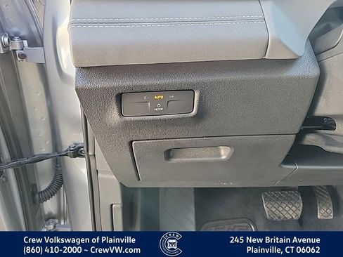 Certified 2025 Volkswagen Tiguan SE image 39