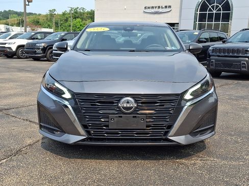 Used 2025 Nissan Altima 2.5 SV FWD image 2