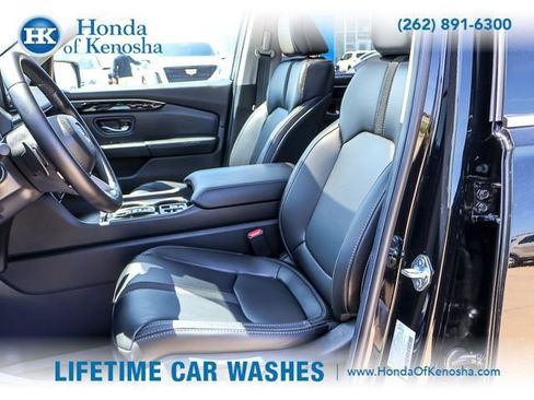 Certified 2025 Honda Pilot Touring image 9