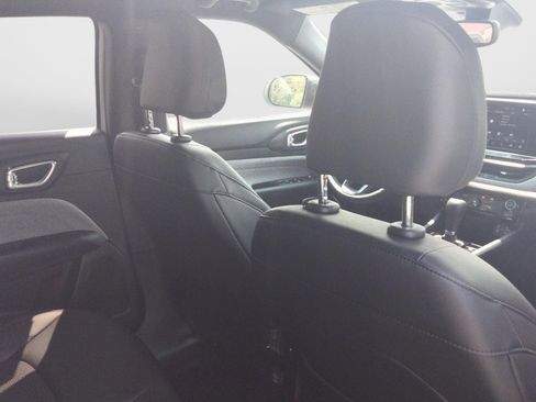New 2025 Jeep Compass Latitude image 25