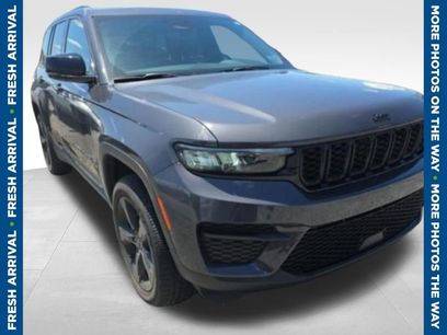Used 2023 Jeep Grand Cherokee Altitude