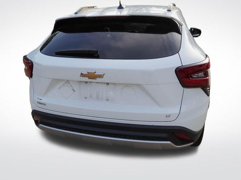 Used 2024 Chevrolet Trax LT FWD image 6
