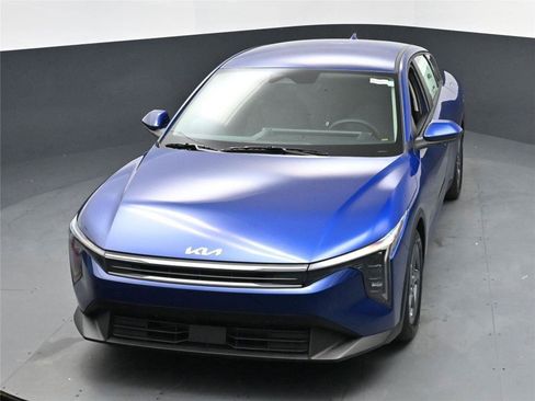 New 2025 Kia K4 LXS image 9