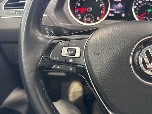 Used 2019 Volkswagen Tiguan SE w/ Panoramic Sunroof Package image 39