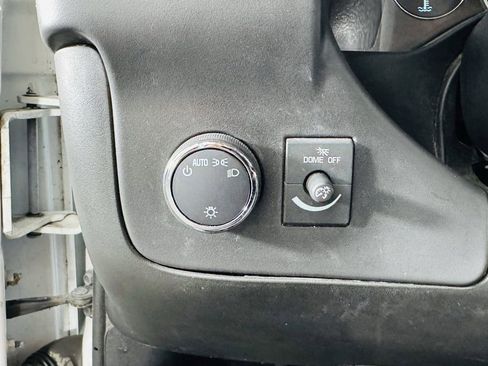 Used 2015 Chevrolet Express 2500 RWD image 9