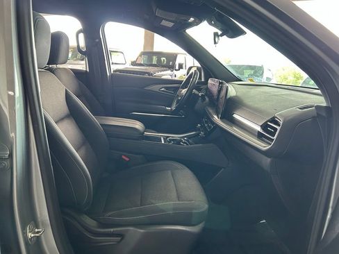 Used 2024 Chevrolet Traverse LT AWD/4WD image 47