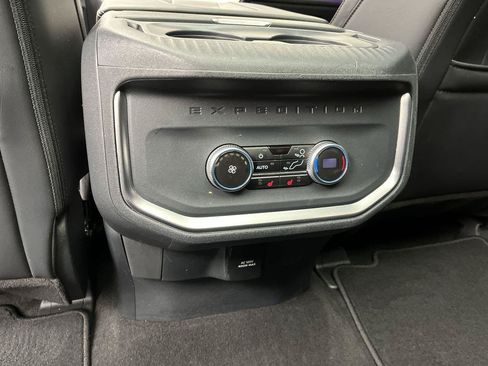 Certified 2025 Ford Expedition Platinum w/ Driver's Package AWD/4WD image 15