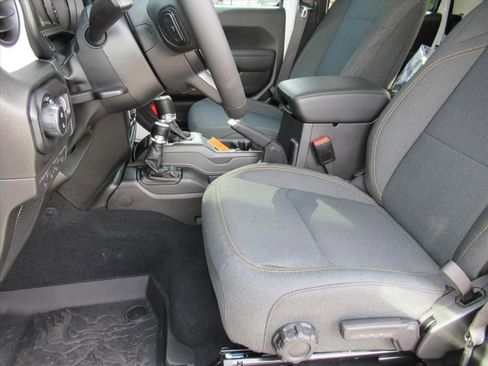 New 2025 Jeep Gladiator Sport image 16