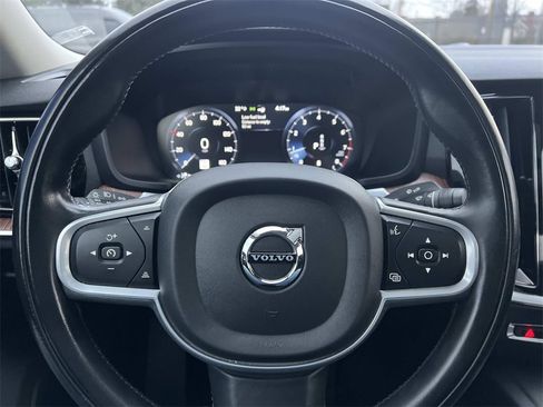 Used 2022 Volvo S60 B5 Momentum image 16