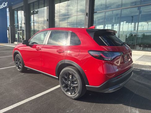 Certified 2025 Honda HR-V Sport image 9