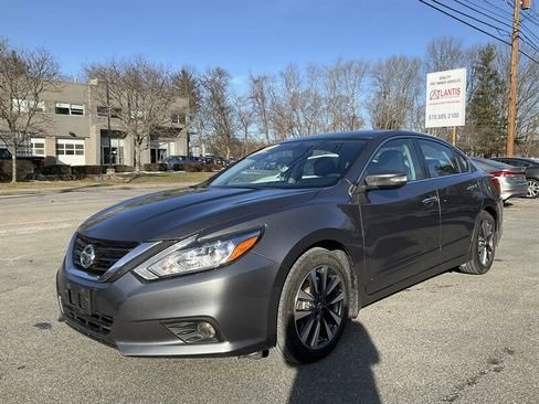 Used 2017 Nissan Altima 2.5 SV w/ Convenience Package image 1