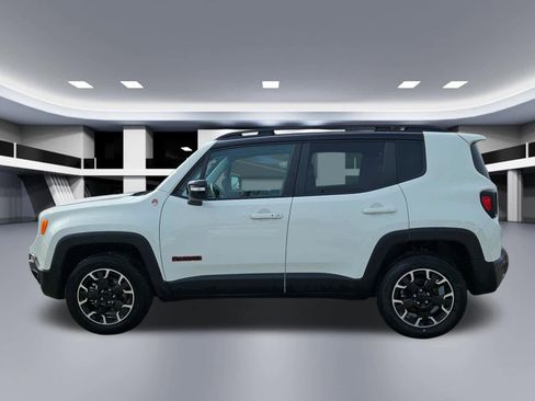 Used 2023 Jeep Renegade Trailhawk image 3