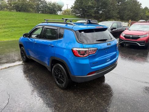 Used 2018 Jeep Compass Latitude w/ Popular Equipment Group AWD/4WD image 2
