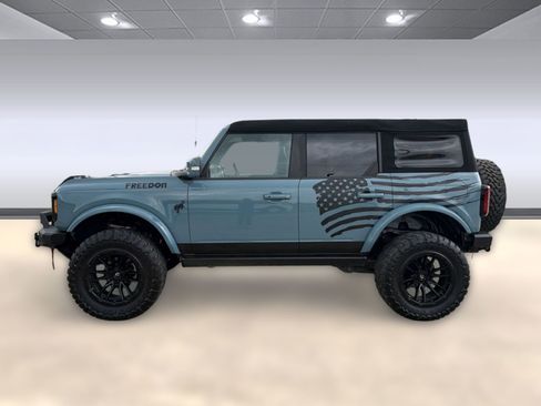 Used 2023 Ford Bronco Outer Banks AWD/4WD image 2