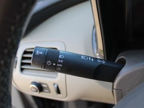 Used 2015 Chevrolet Volt FWD image 3
