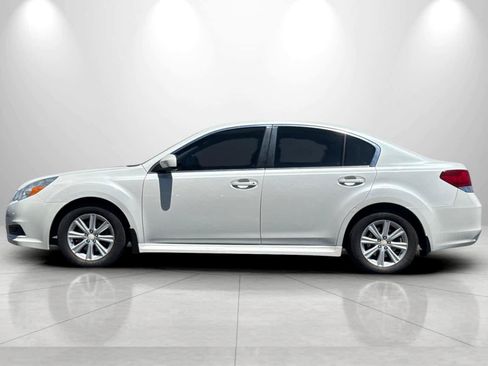 Used 2010 Subaru Legacy 2.5i Premium AWD/4WD image 5