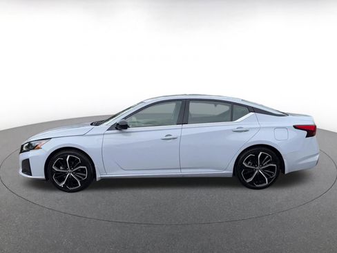 Used 2025 Nissan Altima 2.5 SR FWD image 9