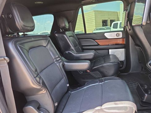 Used 2019 Lincoln Navigator L Reserve AWD/4WD image 17