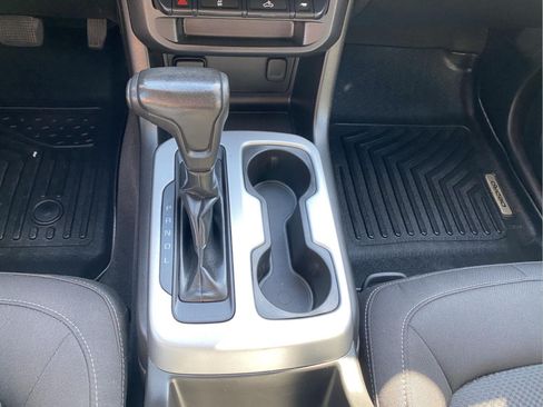Used 2019 Chevrolet Colorado LT w/ LT Convenience Package AWD/4WD image 17