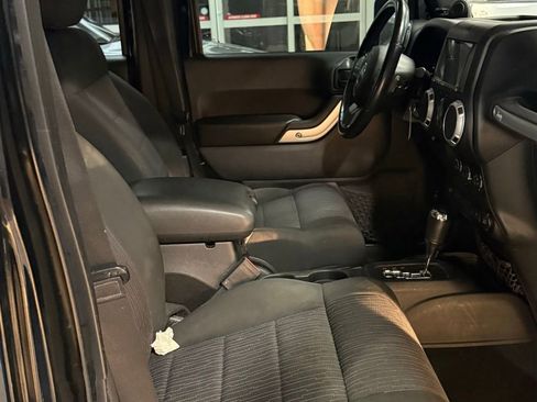 Used 2012 Jeep Wrangler Unlimited Sahara AWD/4WD image 17