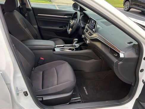 Used 2023 Nissan Altima 2.5 SV FWD image 13