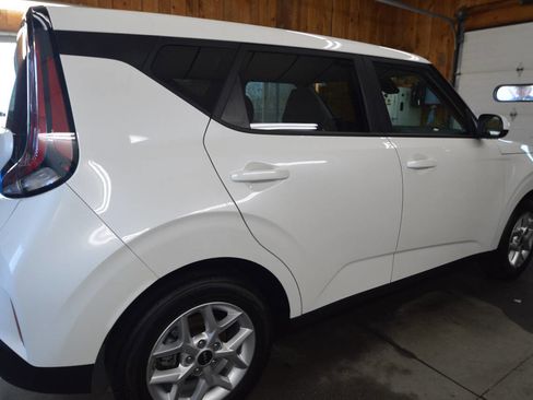 Used 2025 Kia Soul LX image 4