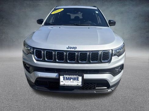 Used 2024 Jeep Compass Latitude image 11