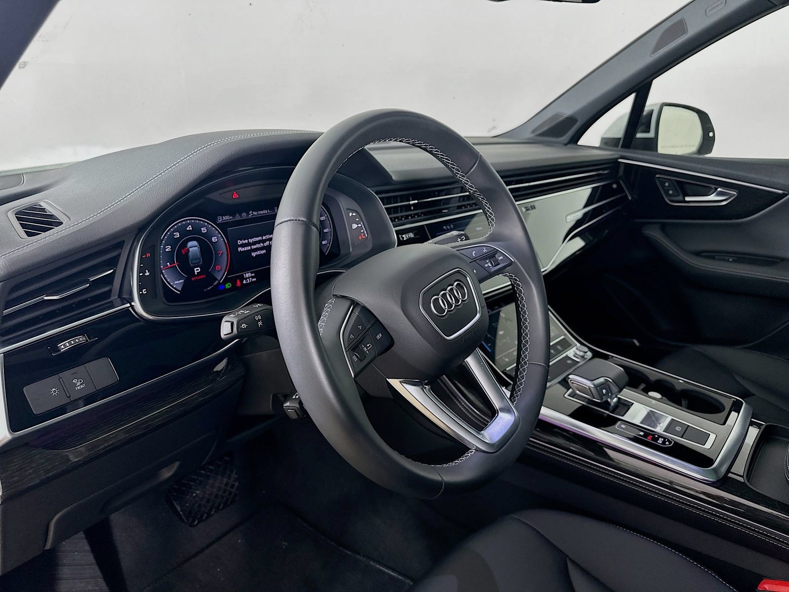 Used 2025 Audi Q7 3.0T Premium Plus AWD/4WD image 32