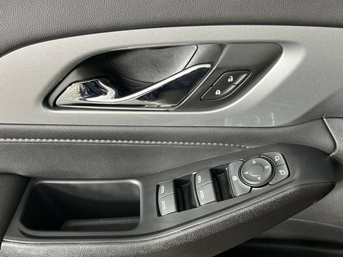 Used 2022 Chevrolet Traverse LT image 20