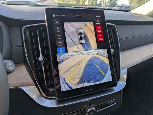 Used 2025 Volvo XC90 B6 Plus w/ Protection Package Premier image 18