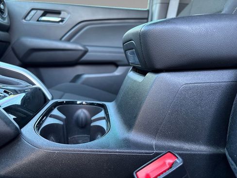 Used 2024 Chevrolet Colorado LT w/ LT Convenience Package image 2