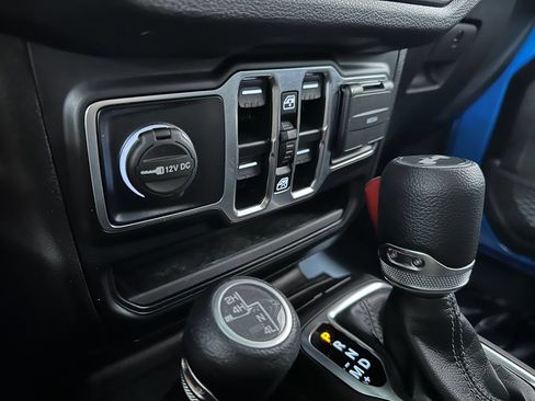 Used 2024 Jeep Wrangler Unlimited Sport AWD/4WD image 28