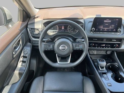 Used 2023 Nissan Rogue SV image 11