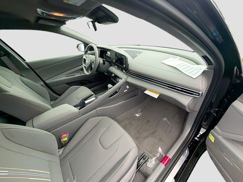 New 2026 Hyundai Elantra Sport FWD image 22