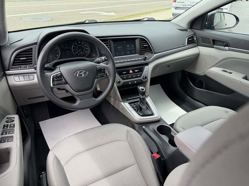 Used 2017 Hyundai Elantra SE FWD image 12
