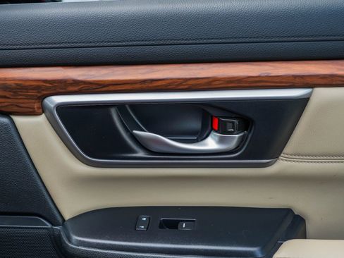 Used 2018 Honda CR-V Touring image 24