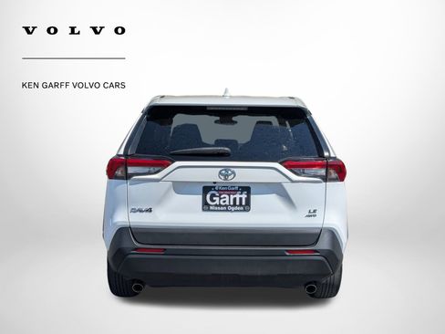 Used 2022 Toyota RAV4 LE image 4