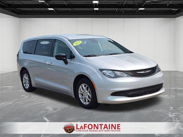 Used 2024 Chrysler Voyager LX FWD image 7