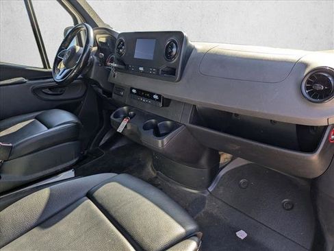 Used 2021 Mercedes-Benz Sprinter 2500 image 18
