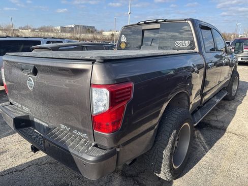Used 2017 Nissan Titan SV image 8