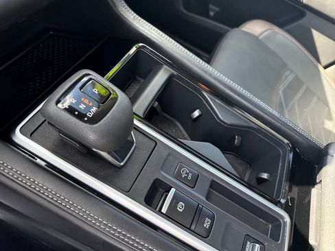 Used 2025 Nissan Pathfinder Platinum FWD image 29